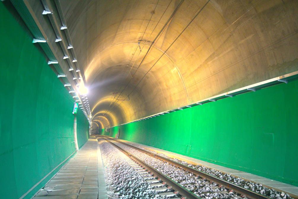 "Как одна большая семья" -- люди, стоящие за проектом модернизации грузинской железной дороги