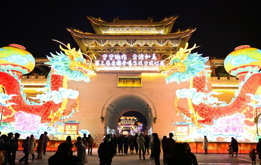 В Китае во время выходных по случаю Нового года было совершено 142 млн внутренних туристических поездок