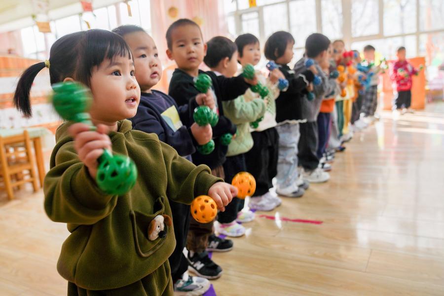 Китай запускает новый раунд приема заявок на получение субсидий по уходу за детьми