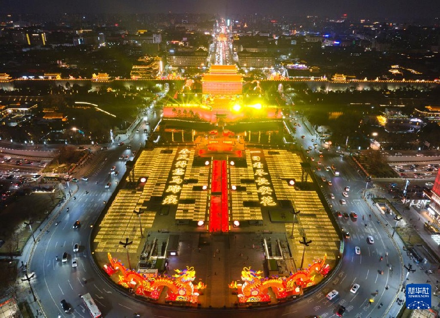 В Сиане зажглись огни в честь наступающего года Лошади