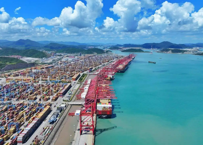 Порт Нинбо-Чжоушань стал первым в мире портом с годовым грузооборотом более 1,4 млрд тонн