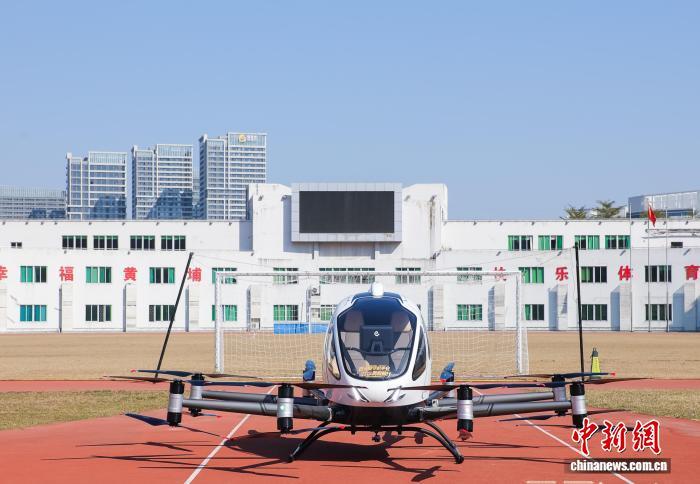 Первый в Китае полицейский дрон для перевозки людей начали использовать в Гуанчжоу