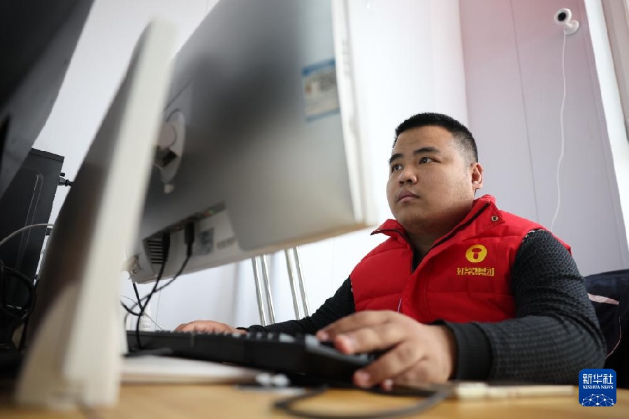 В провинции Ганьсу открылись первые курсы ИИ-тренинга для инвалидов