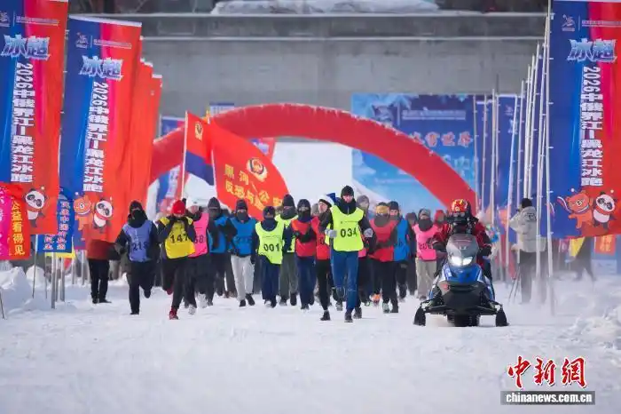 Китайско-российский забег по льду стартовал на пограничной реке Хэйлунцзян