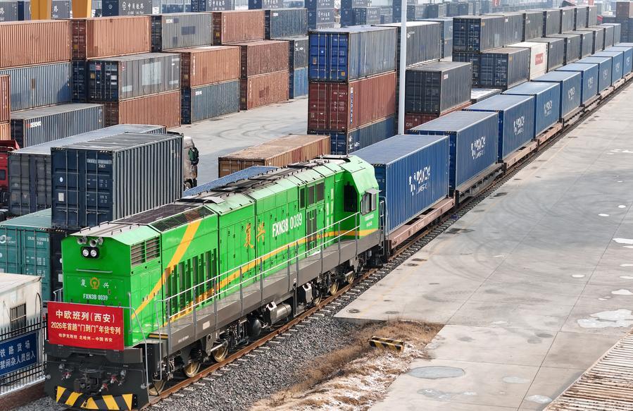 Из Казахстана в Сиань прибыл спецпоезд Китай-Европа с товарами, посвященными традиционному китайскому Новому году