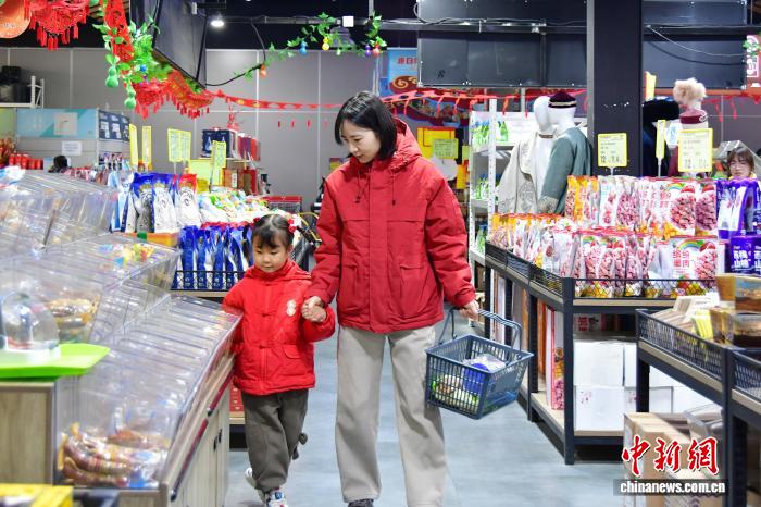 В китайском городе Сиань стартовал фестиваль новогодних товаров, доставленных поездами Китай-Европа