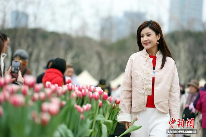 В Шанхае растёт популярность новогодней цветочной ярмарки