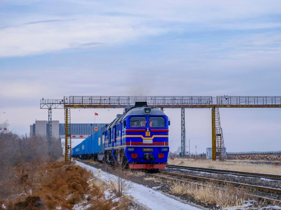 С 2013 года через КПП Эрэн-Хото на севере Китая прошло более 22 тыс. грузовых поездов Китай-Европа