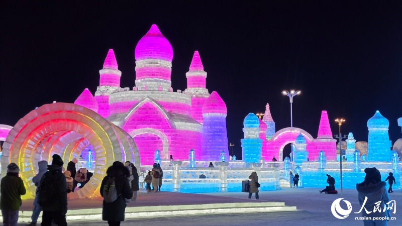 Большой мир льда и снега в Харбине приглашает всех желающих в сказочное путешествие