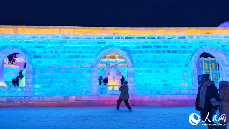 Большой мир льда и снега в Харбине приглашает всех желающих в сказочное путешествие