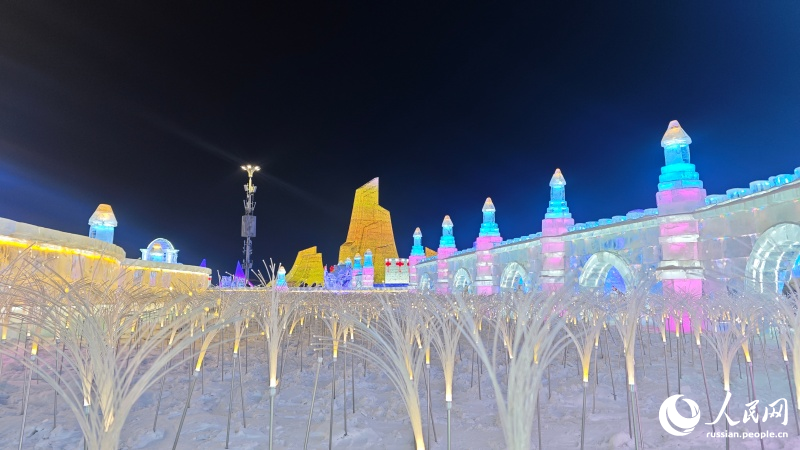 Большой мир льда и снега в Харбине приглашает всех желающих в сказочное путешествие