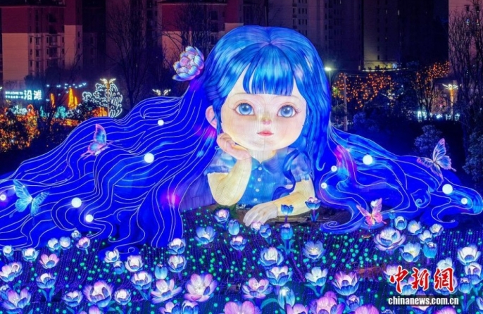 Международный фестиваль фонарей в Цзыгуне привлекает множество туристов