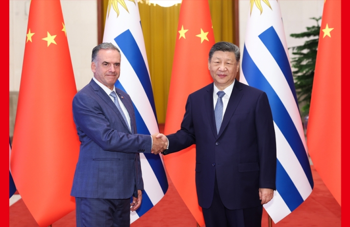 Си Цзиньпин провел переговоры с президентом Уругвая