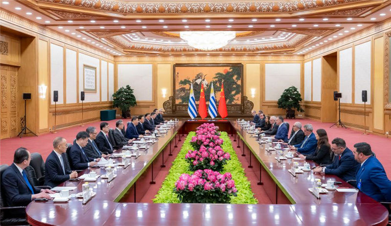 Си Цзиньпин призвал к сотрудничеству с Уругваем в различных областях