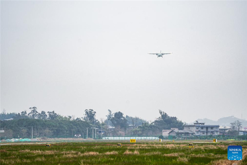 Китайский гибридный беспилотный грузовой самолет совершил первый полет
