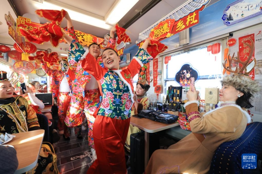 В Хэйлунцзяне запустили первый в 2026 году специальный поезд-новогоднюю ярмарку