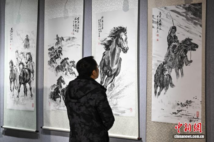 В Гуйяне проходит выставка произведений тушью, посвященная символу наступающего года