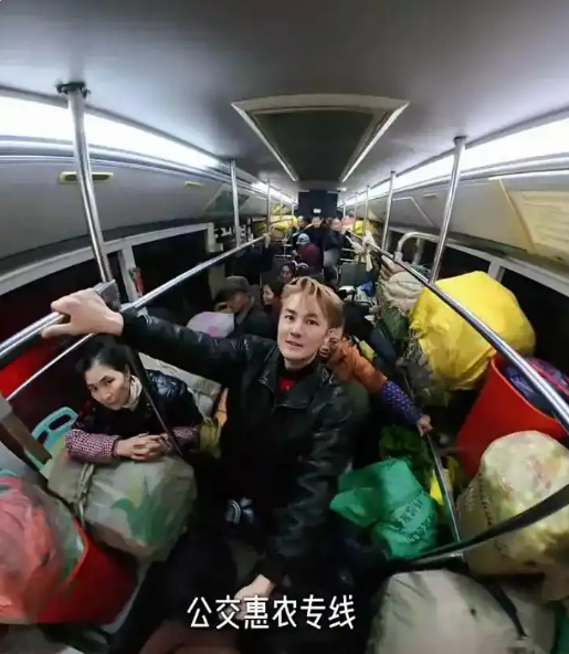 Тайваньский певец У Кэцюнь помог фермерам из Гуйяна продать 15 тонн овощей