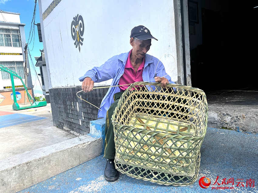 Китайская горная деревня зарабатывает миллионы на бамбуковом плетении