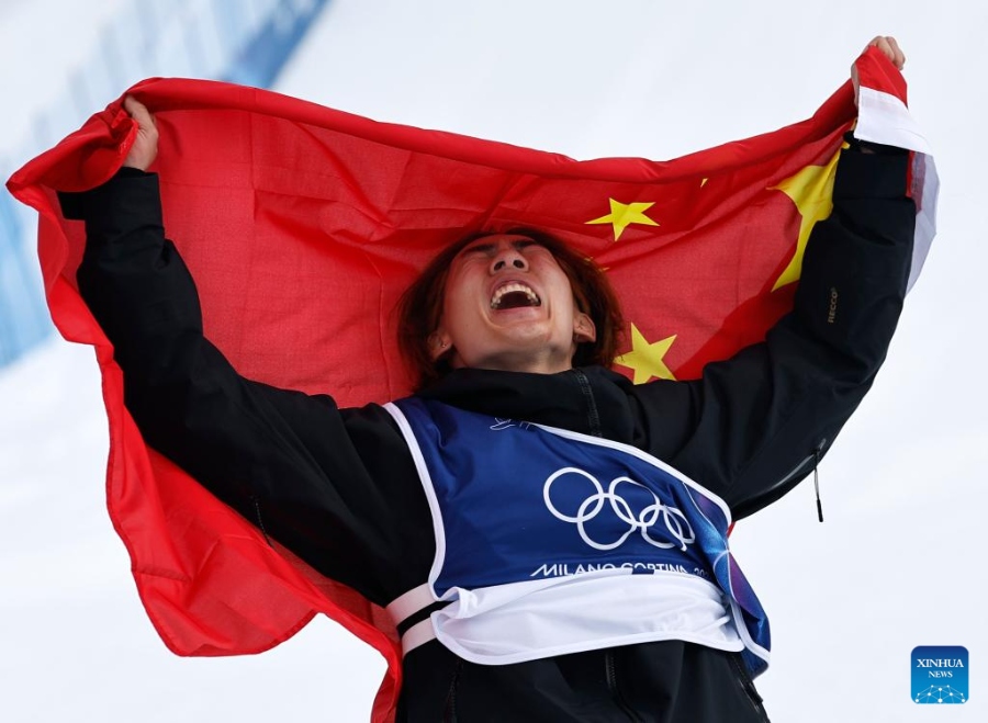 Су Имин завоевал первое золото Китая в соревнованиях по сноуборду /слоупстайл/ среди мужчин на зимних Олимпийских играх в Милане