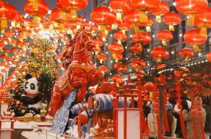 Когда китайский праздник Весны встречает русскую Масленицу -- культурный обмен пишет новую главу "духовной близости народов"