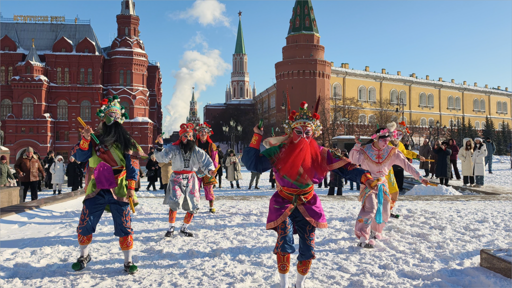 "Ингэ" из китайского Гуандуна танцуют в Москве