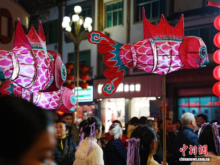 Праздничное шествие с фонарями состоялось в Шибине