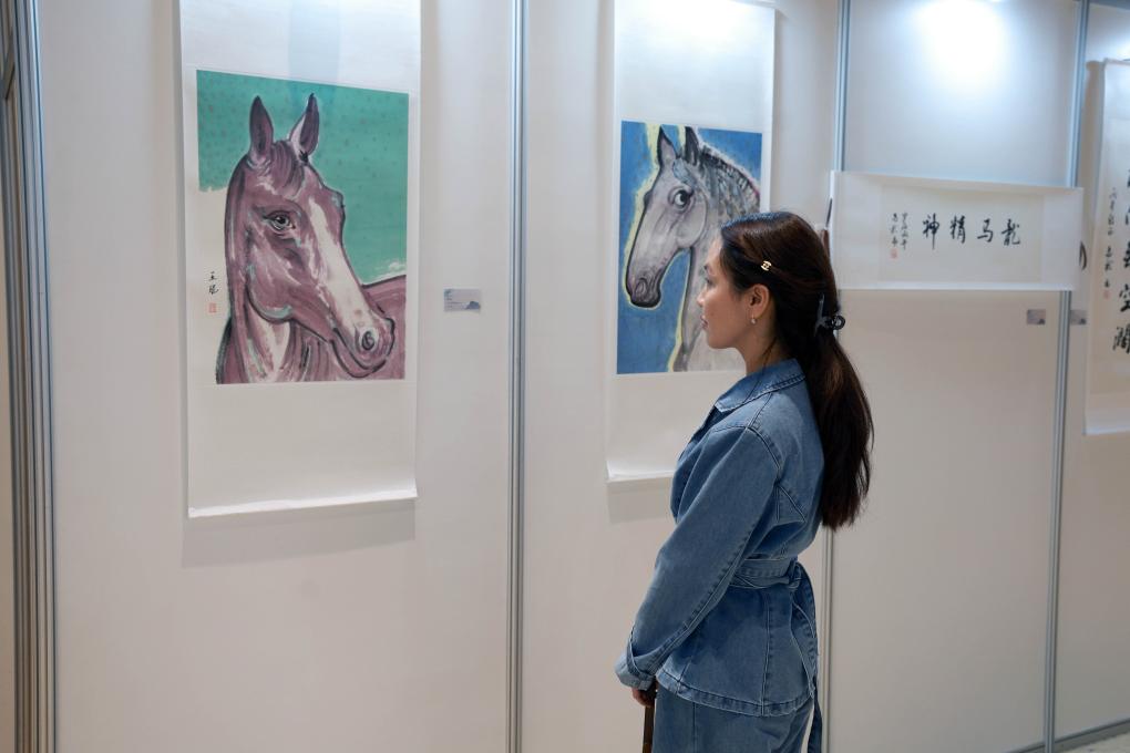В столице Кыргызстана открылась выставка китайской живописи, посвященная лошадям