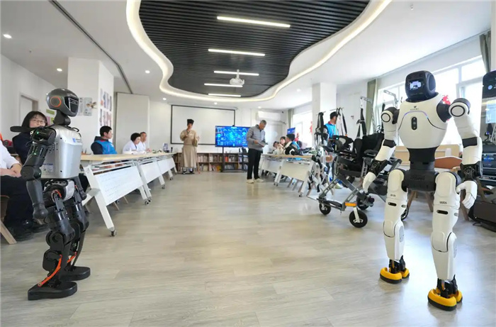 В Пекине открылся первый в мире роботизированный центр ухода за пожилыми людьми