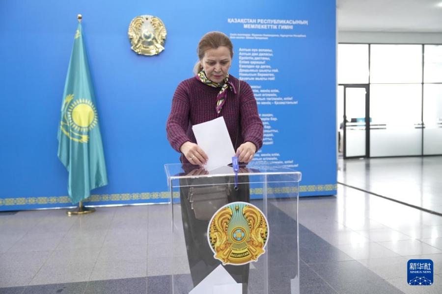 Президент Казахстана подписал новую Конституцию