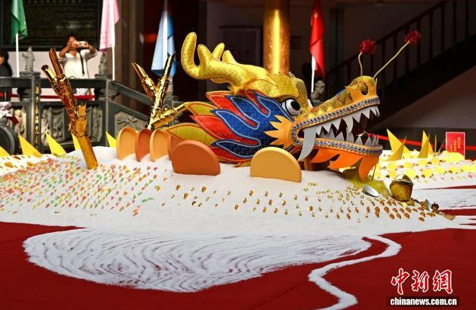 Стометровый «рисовый дракон» украсил праздник почитания старших в Фучжоу