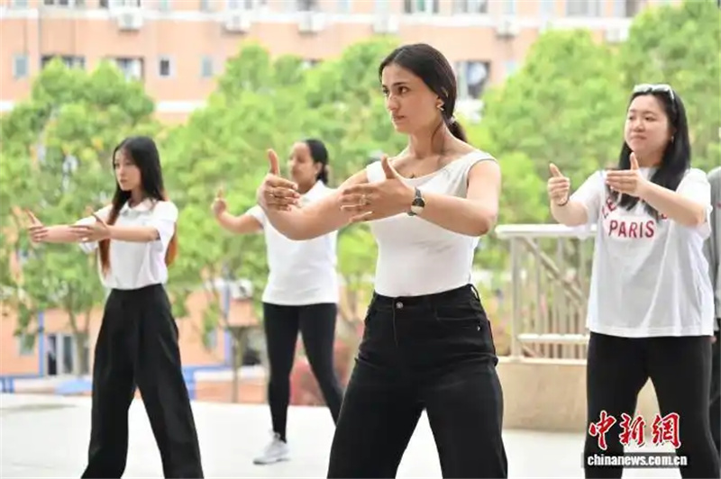 Иностранные студенты в Китае отметили первый Международный день тайцзицюань