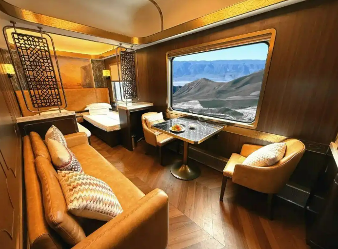 Синьцзян запускает новые туристические поезда в формате «отелей на колесах»