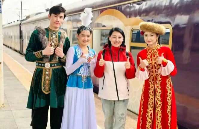 Синьцзян запускает новые туристические поезда в формате «отелей на колесах»