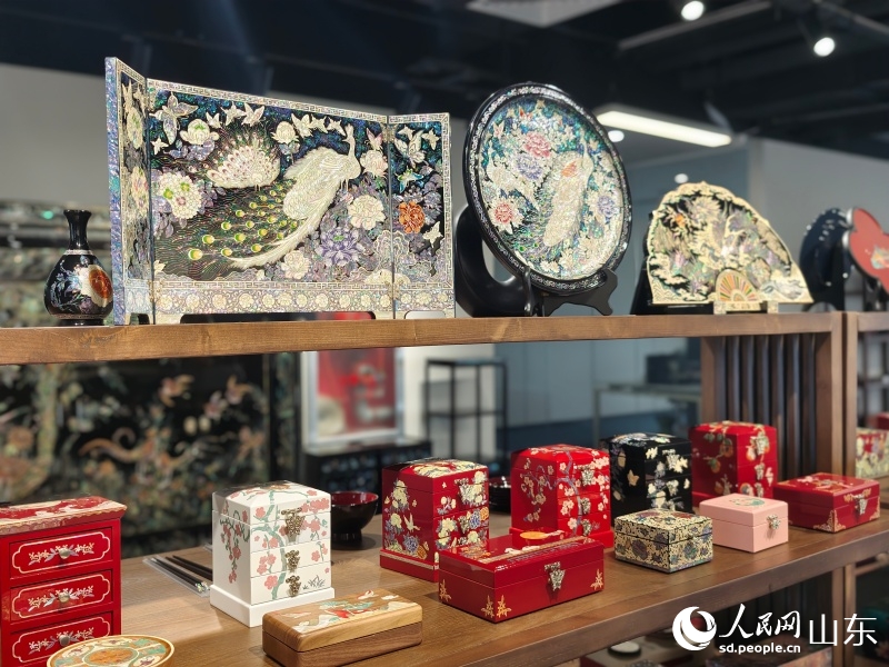 В Циндао возрождают древнее искусство перламутровой инкрустации