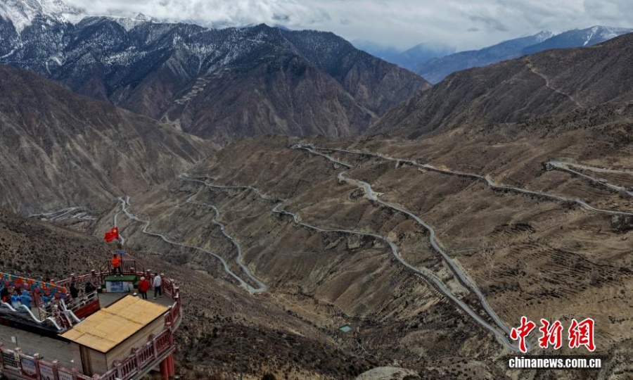 Как выглядят знаменитые «72 поворота» на Национальном шоссе 318