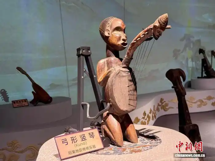 В Чэнду музыкальный музей привлекает посетителей коллекцией старинных инструментов