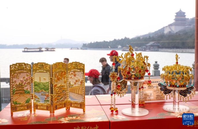 Парковые ярмарки и сувенирная продукция оживляют весенний потребительский рынок Пекина