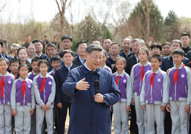 Си Цзиньпин призвал мобилизовать все общество для активного участия в лесонасаждении