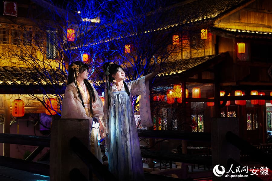 В провинции Аньхой оживает старинный водный городок