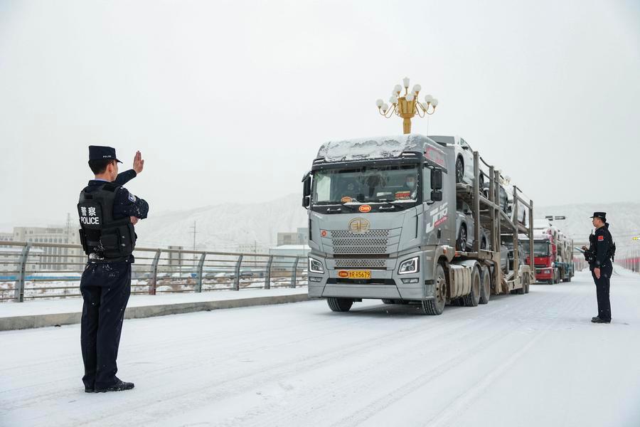 В Синьцзяне временно открыт КПП Бедель для содействия трансграничному сотрудничеству между Китаем и Кыргызстаном