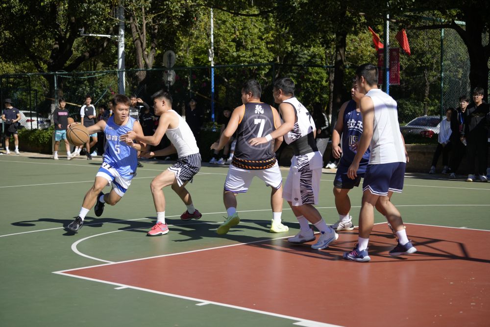 Китайский университет закрывает учебные корпуса, чтобы побудить студентов укреплять здоровье