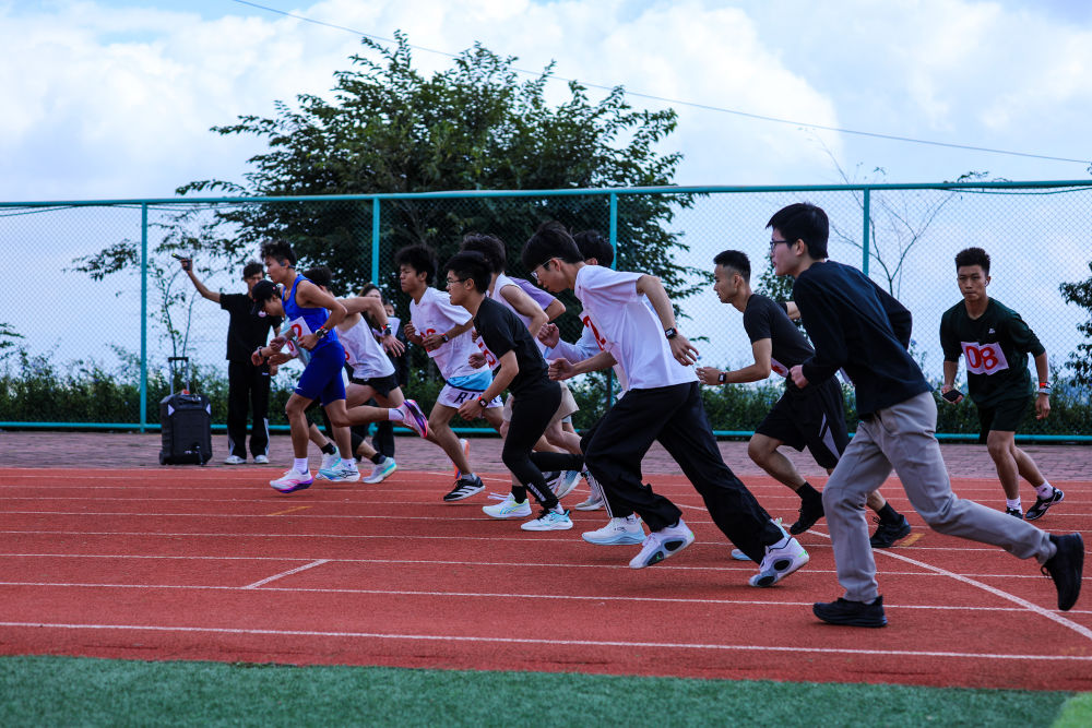 Китайский университет закрывает учебные корпуса, чтобы побудить студентов укреплять здоровье