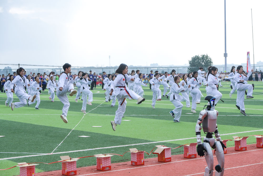 Китайский университет закрывает учебные корпуса, чтобы побудить студентов укреплять здоровье