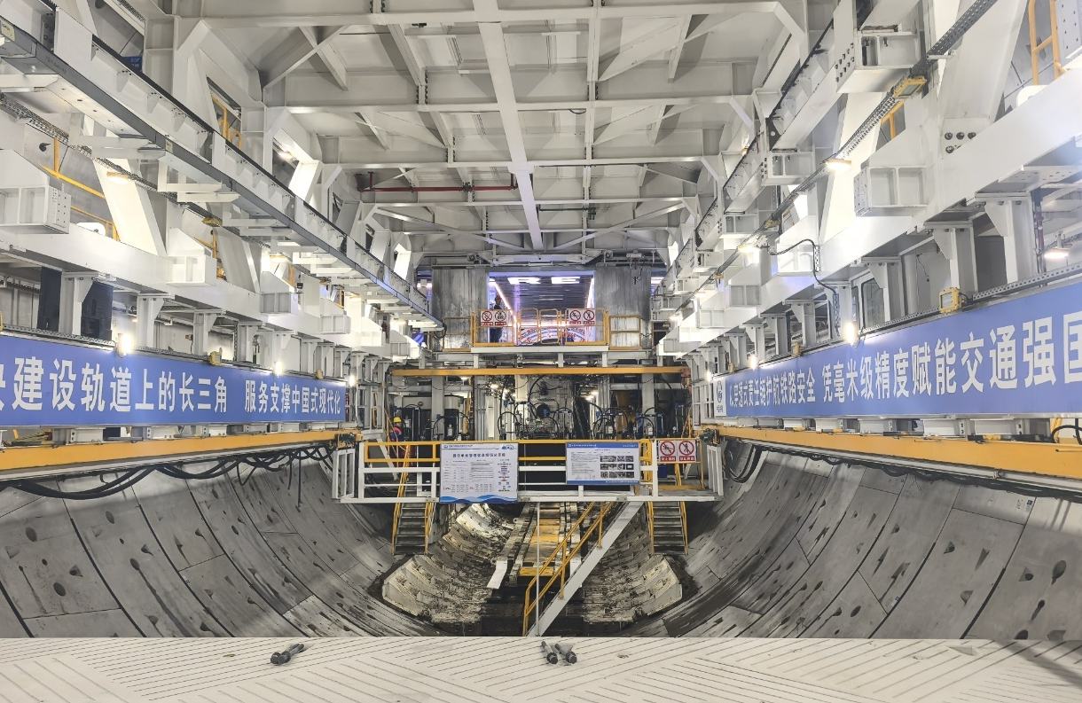 Китай строит высокоскоростную железную дорогу под рекой Янцзы