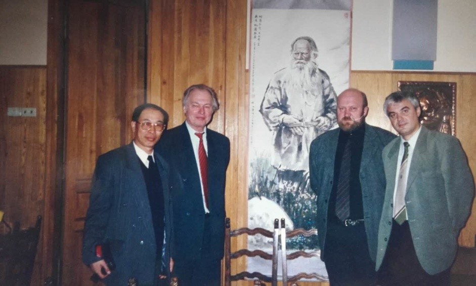 Председатель Союза писателей России В. Ганичев — писатель исторического склада