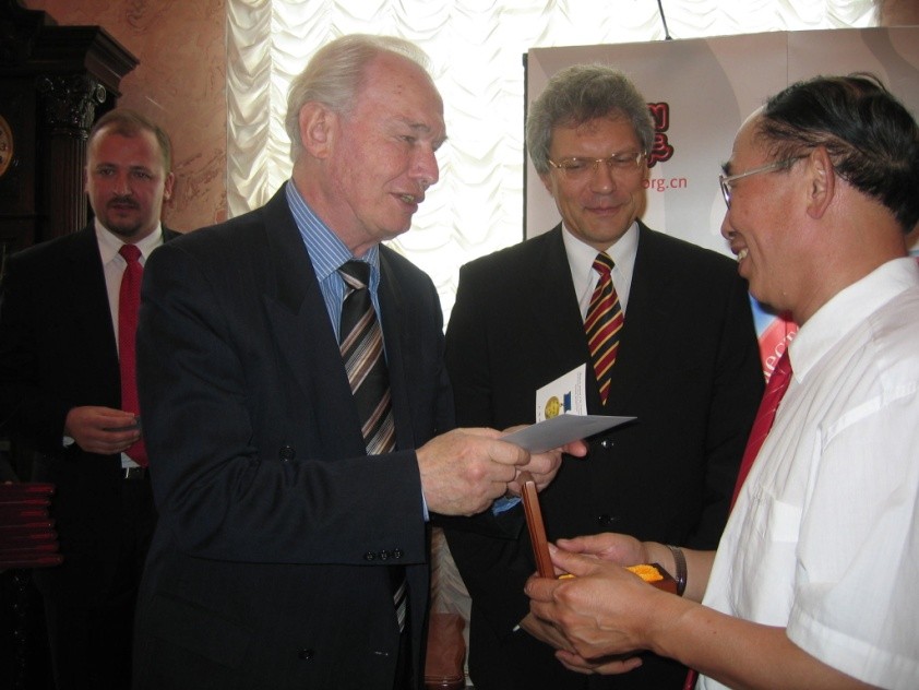 Бывший председатель Союза писателей России В. Ганичев — писатель исторического склада