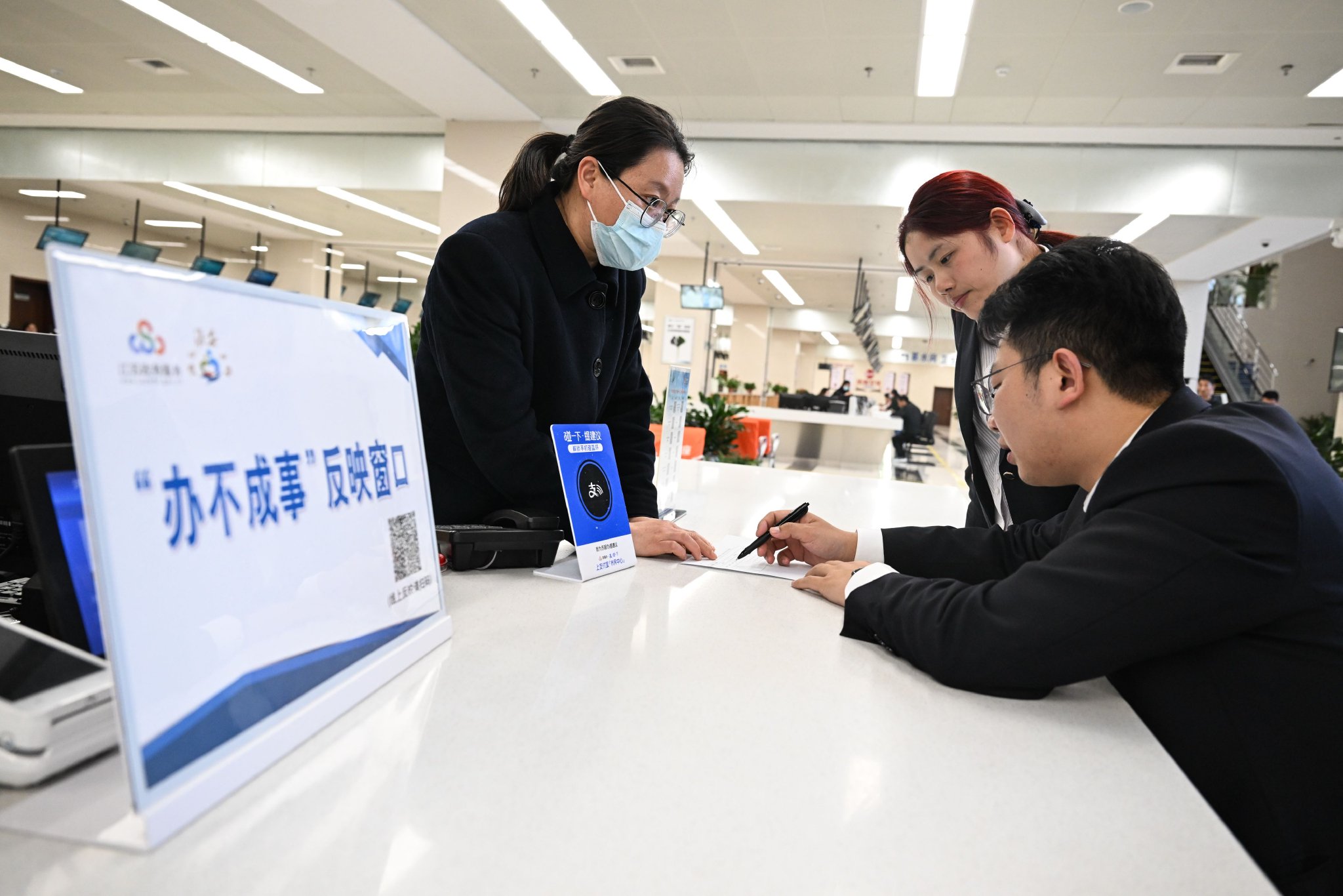 В провинции Чжэцзян местные органы власти помогают жителям решать «сложные и нестандартные вопросы»