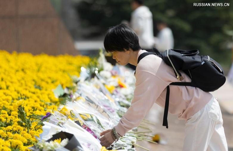 В Китае чтят память павших героев по случаю праздника Цинмин
