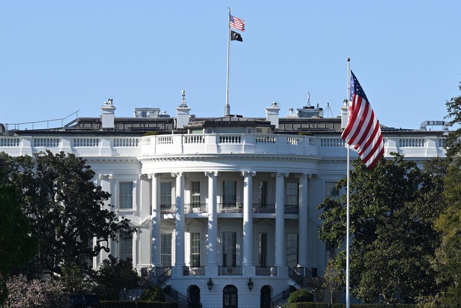 Д. Трамп заявил о проведении переговоров с Ираном и пригрозил ввести 50-процентные пошлины для любой страны, поставляющей оружие Тегерану